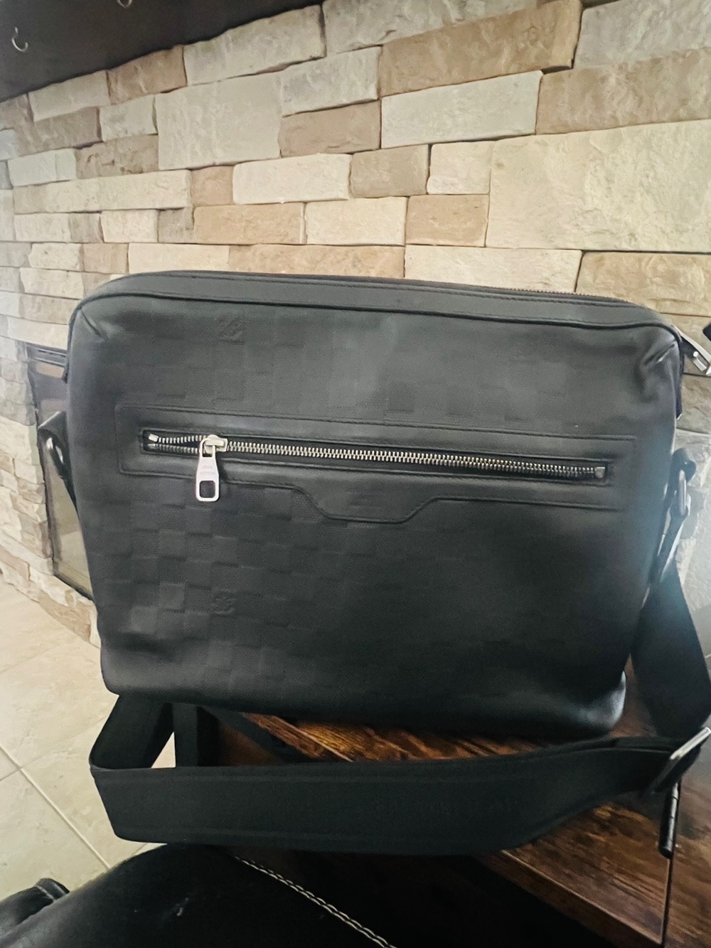 Louis Vuitton Damier Infini/Damier leather messenger-style shoulder bag.